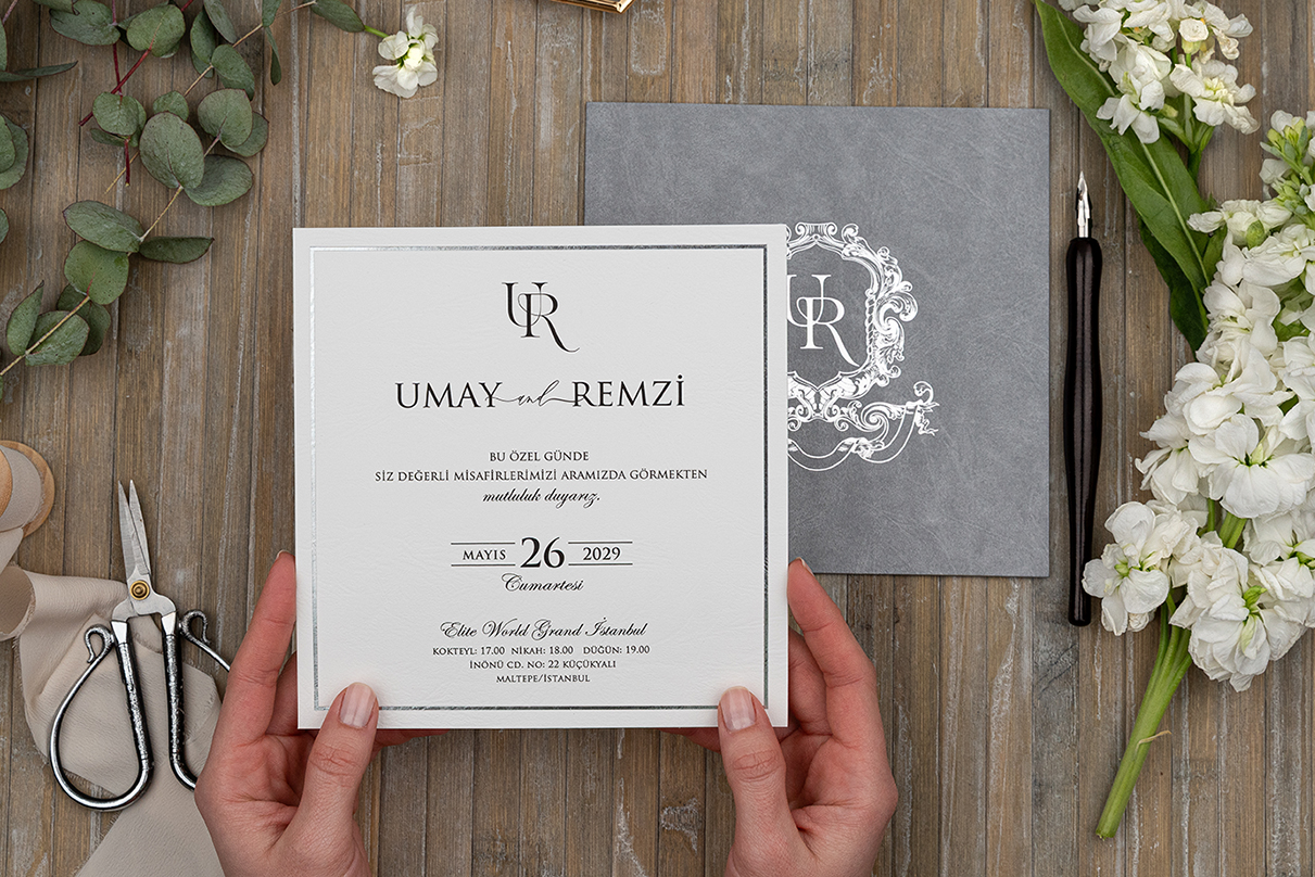 Gri Beyaz Monogram